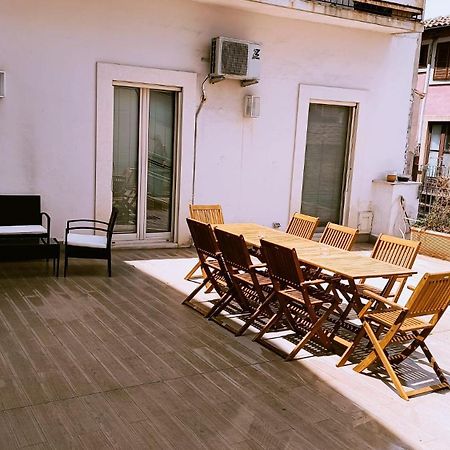Suite Con Terrazza In Centro Storico Катания Экстерьер фото