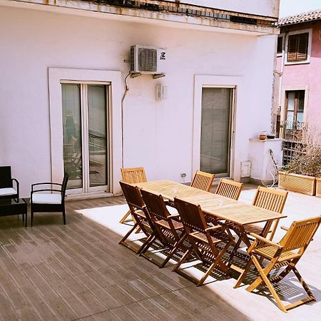 Suite Con Terrazza In Centro Storico Катания Экстерьер фото