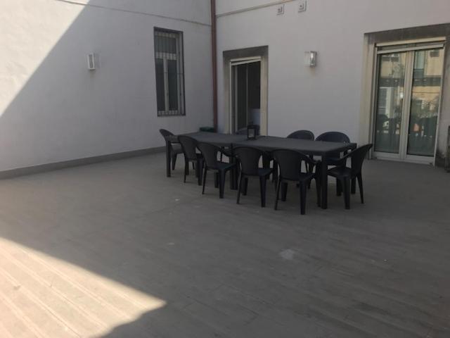 Suite Con Terrazza In Centro Storico Катания Экстерьер фото