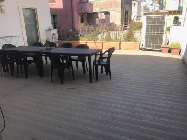 Suite Con Terrazza In Centro Storico Катания Экстерьер фото
