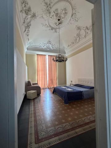 Suite Con Terrazza In Centro Storico Катания Экстерьер фото