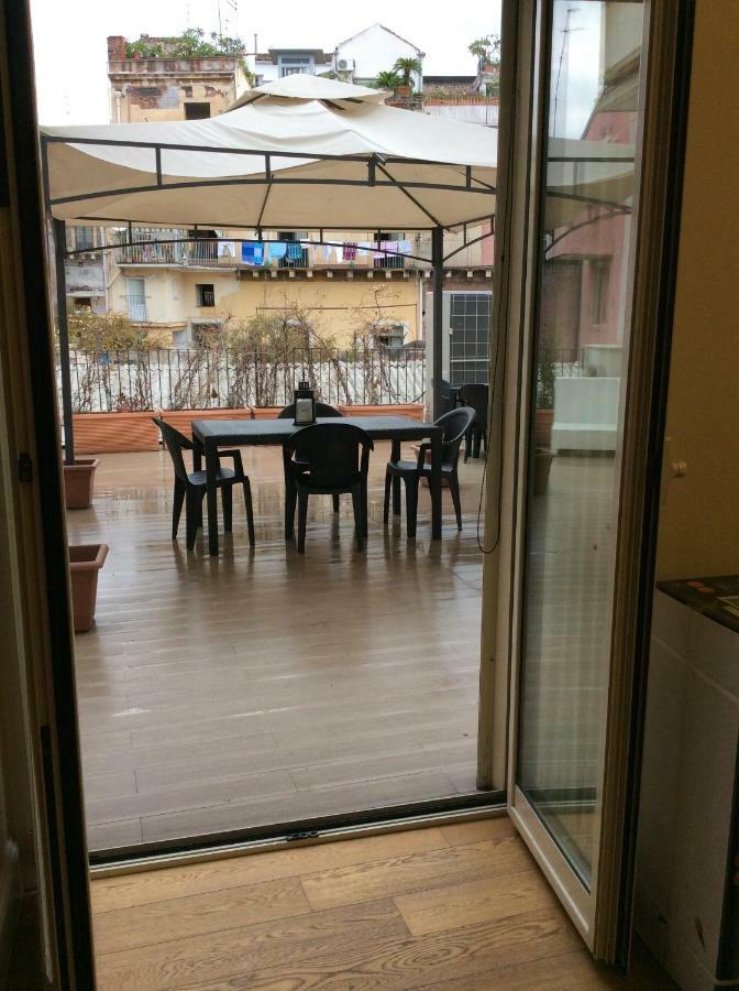 Suite Con Terrazza In Centro Storico Катания Экстерьер фото