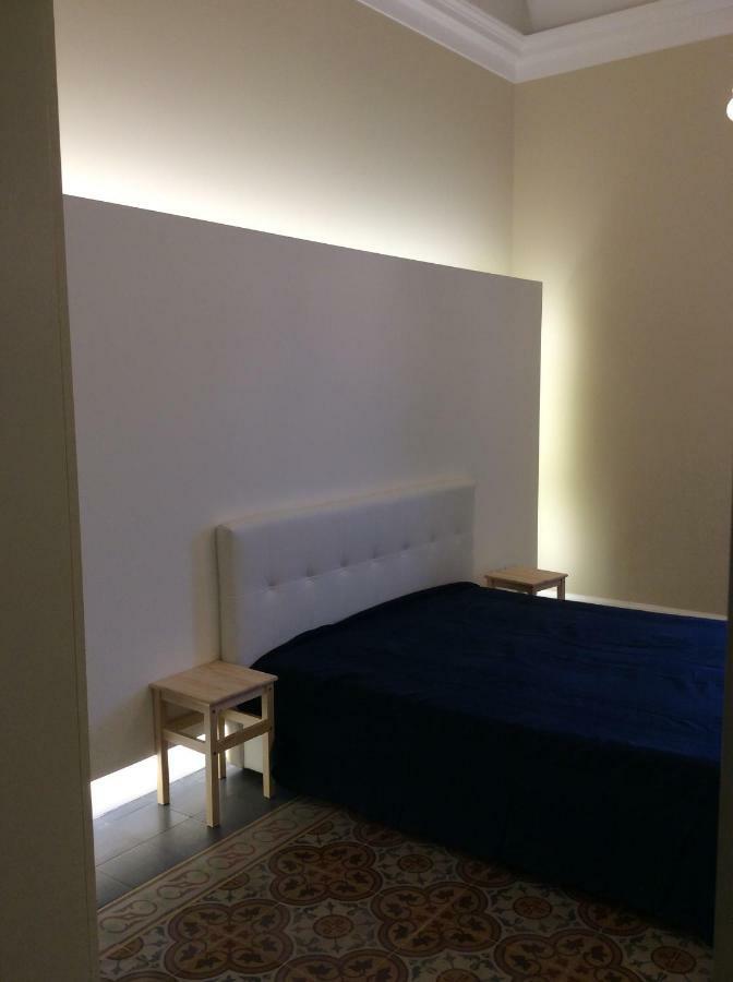 Suite Con Terrazza In Centro Storico Катания Экстерьер фото