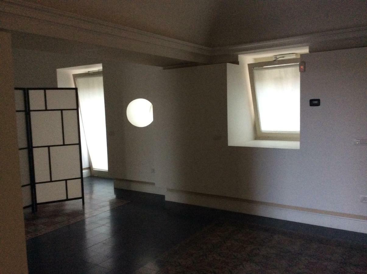 Suite Con Terrazza In Centro Storico Катания Экстерьер фото
