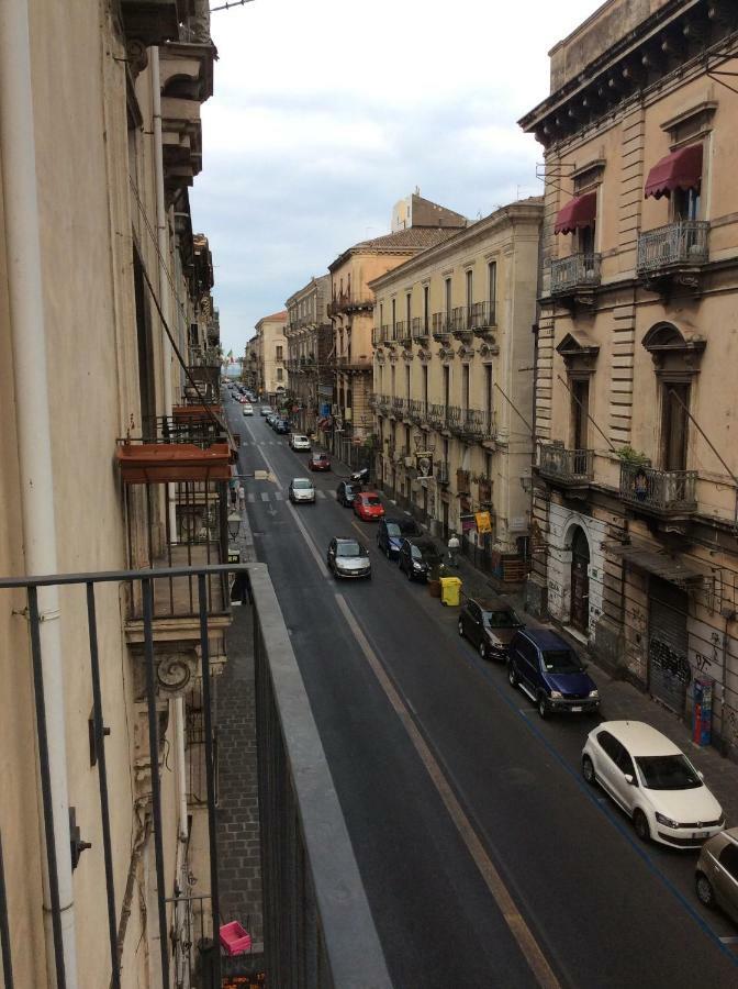 Suite Con Terrazza In Centro Storico Катания Экстерьер фото